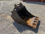 Excavator bucket with teeth 6