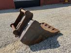 Excavator bucket with teeth 7