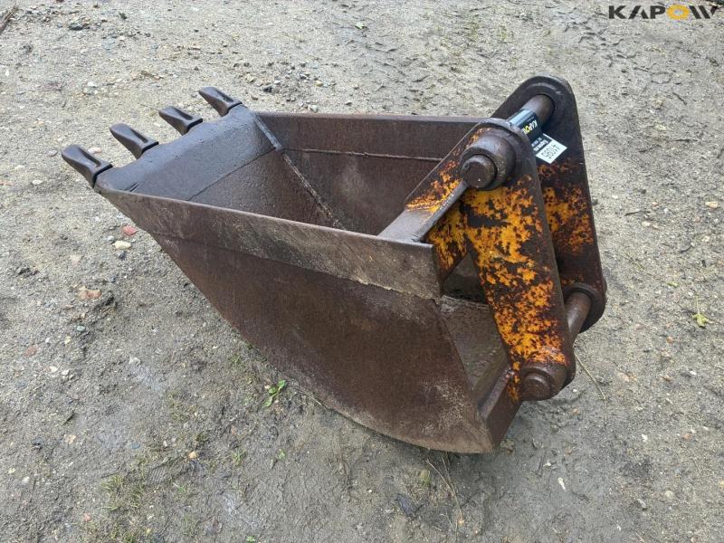Excavator bucket with teeth 6