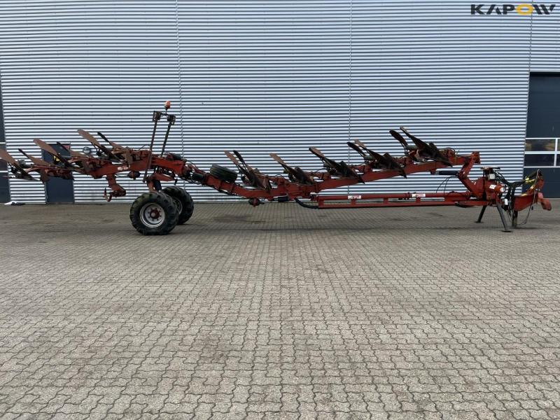 Gregoire-Besson 8 furrow reversible plough 4