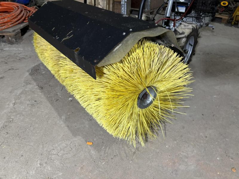 Grillo sweeper 80 cm 9