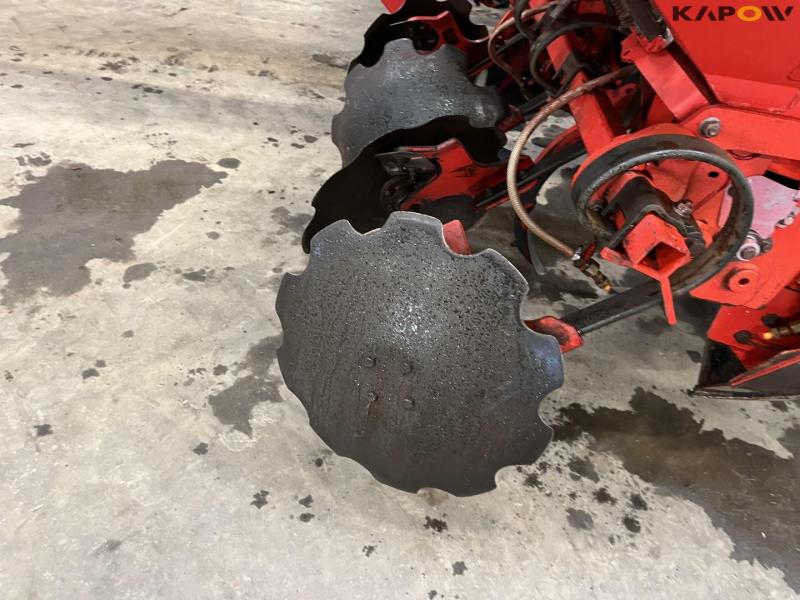 Grimme GL860 compact 8 row potato planter 19