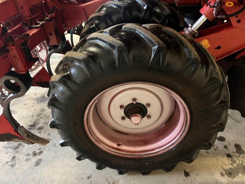 Grimme GL860 compact 8 row potato planter 32