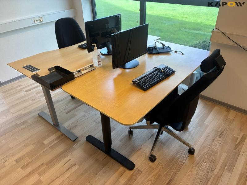 Raise and lower table with chair and equipment 3
