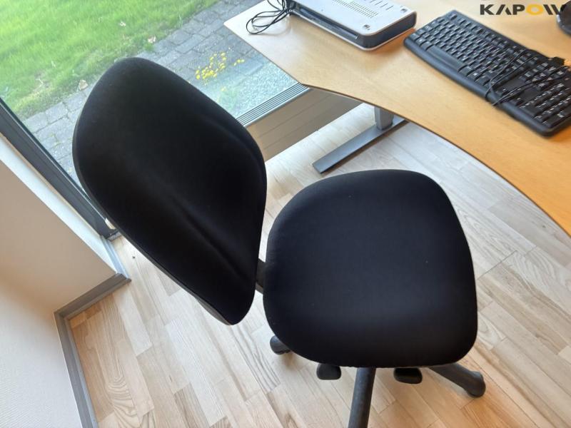 Raise and lower table with chair and equipment 12