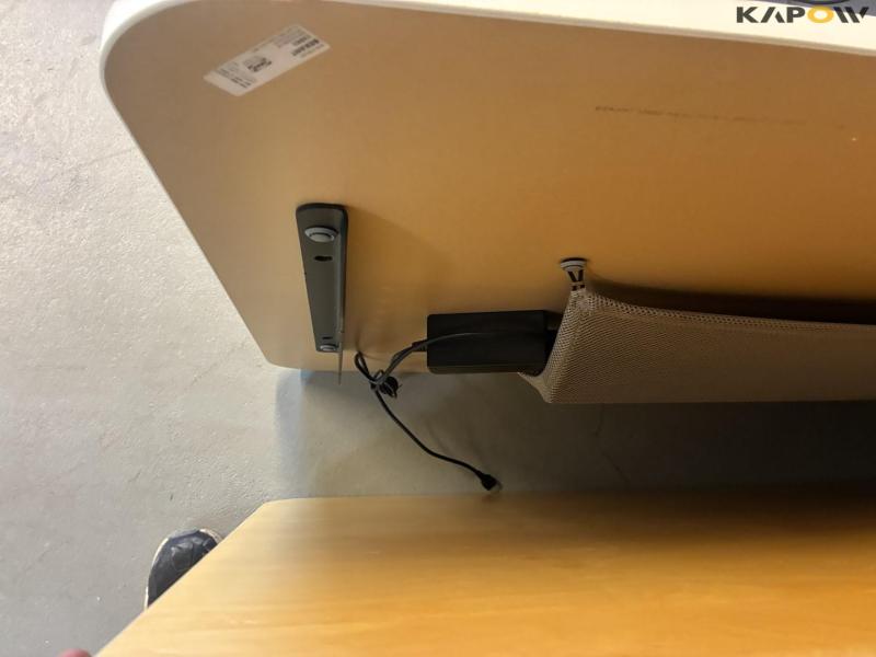 Raise and lower tables and whiteboards 18