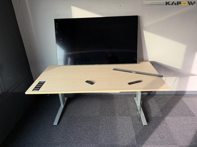 Raise the bastion and Samsung TV 2