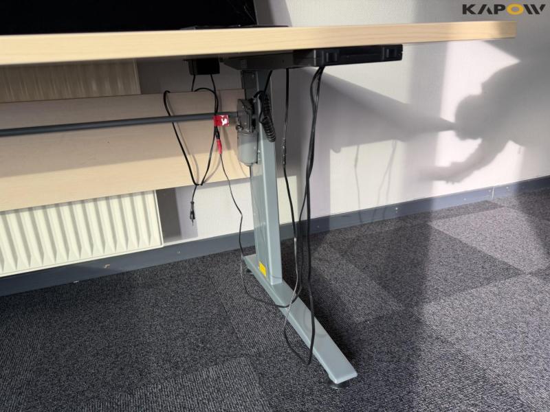 Raise the bastion and Samsung TV 11