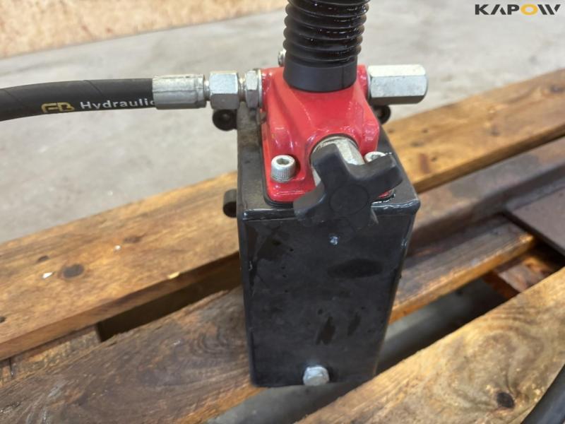 Raise/lower frame 15