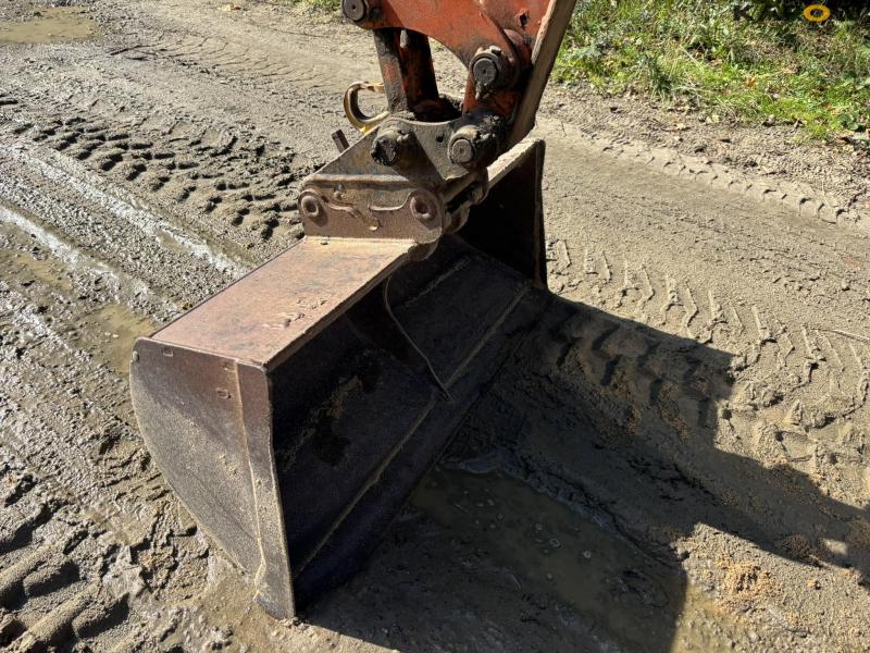 Haitachi ZAXIS 18 mini excavator 9