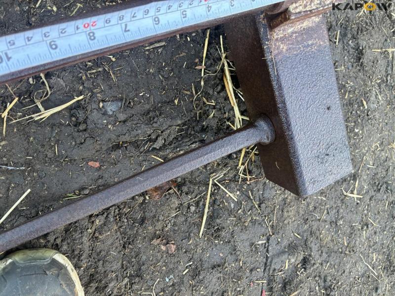 Straw handle for three-point hitch 11