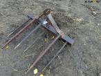 Straw handle for three-point hitch 1