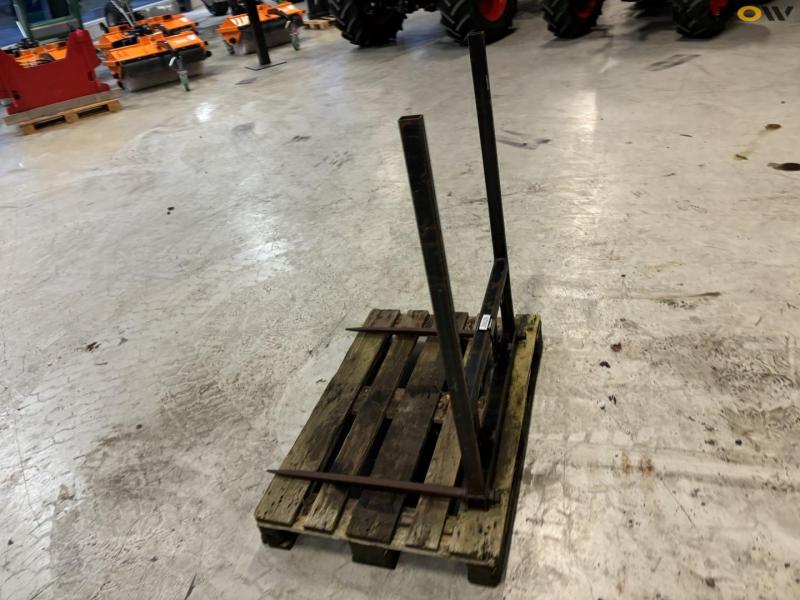 Straw spear with Avant hitch 8