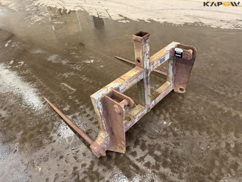 Straw spear with Bobcat hitch 7