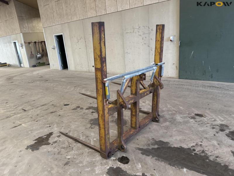 Straw spear with Volvo hitch 7