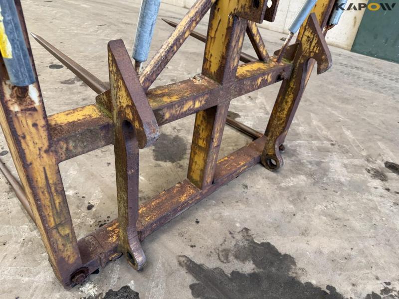 Straw spear with Volvo hitch 9