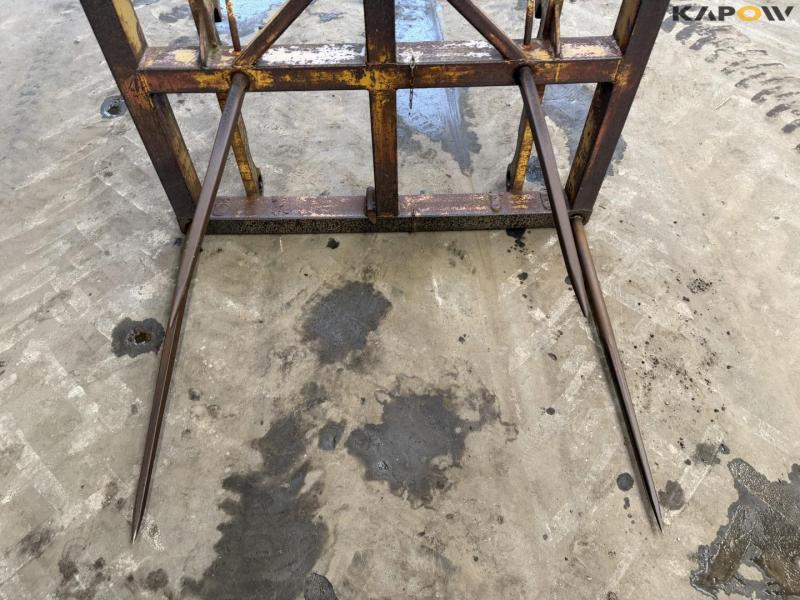 Straw spear with Volvo hitch 12