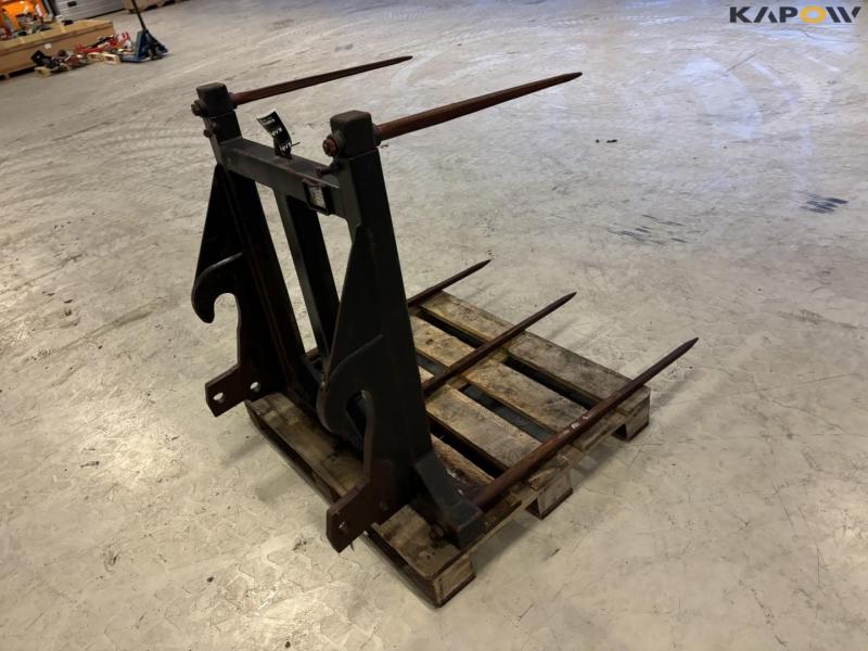 Straw spear with New Holland attachment 5