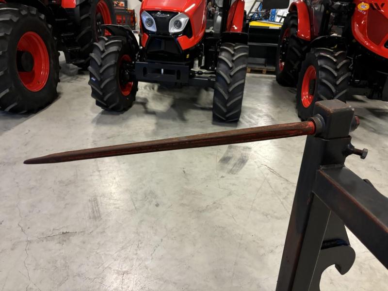 Straw spear with New Holland attachment 13