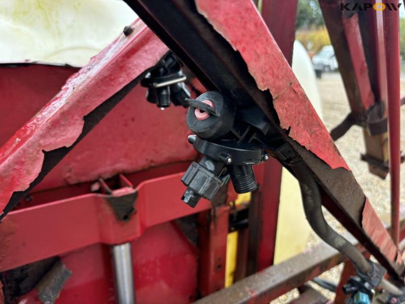 Hardi 12 meter field sprayer 29