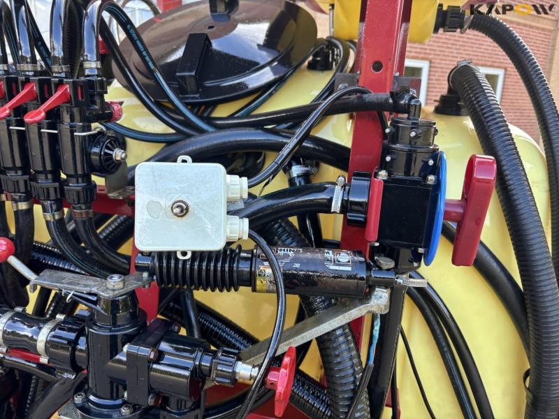 Hardi field sprayer 12