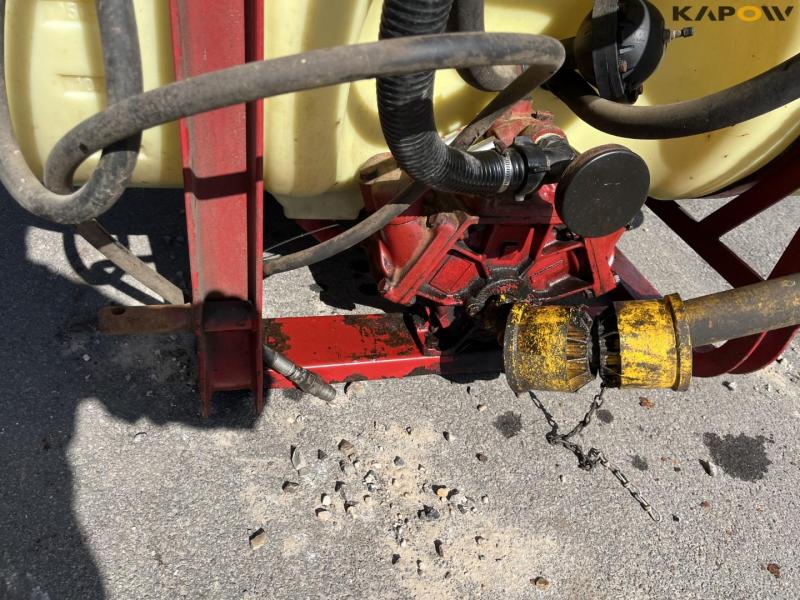 Hardi NK800 field sprayer with 12 meter boom 11