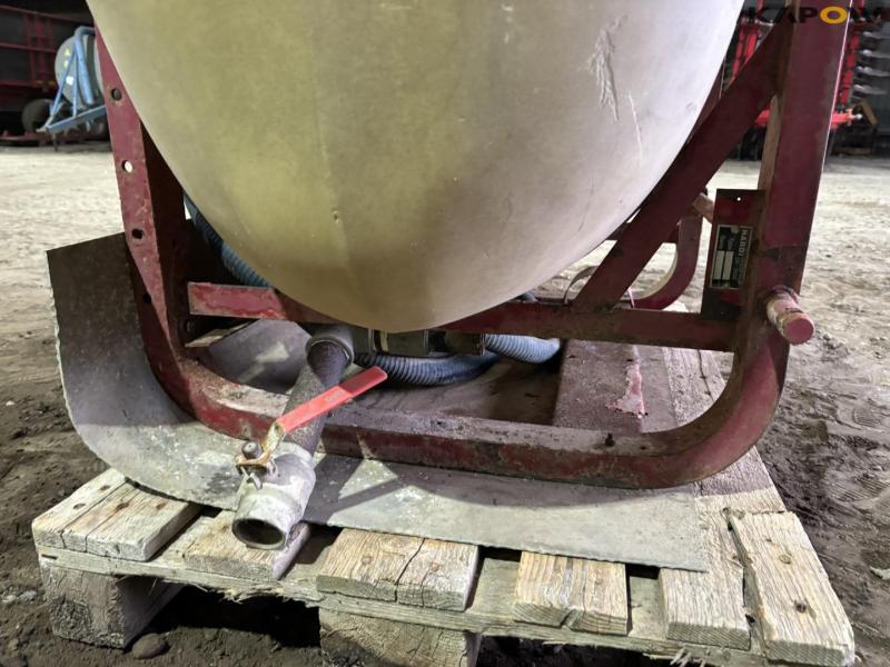 Hardi NK800 tank with hose 15