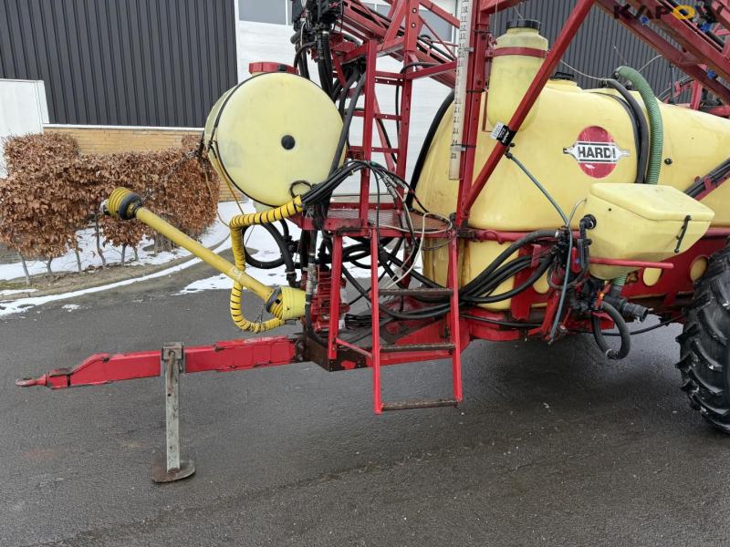 Hardi trailer sprayer 9