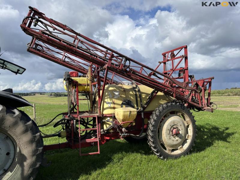 Hardi TZY2400 trailer sprayer with 20 meter boom 1