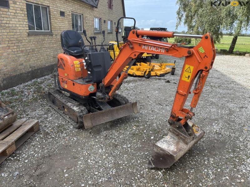 Hitachi Zaxis 10U-2 YSR mini excavator with buckets 3