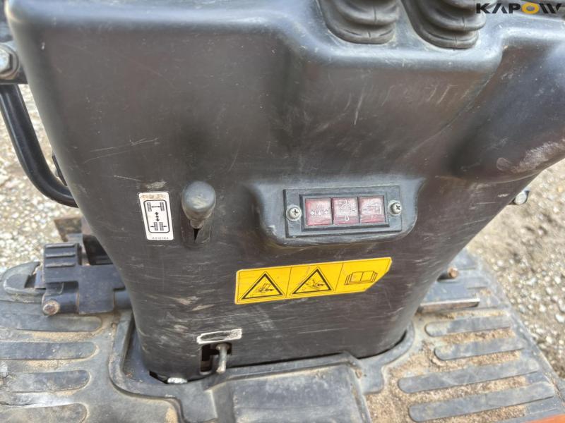 Hitachi Zaxis 10U-2 YSR mini excavator with buckets 43