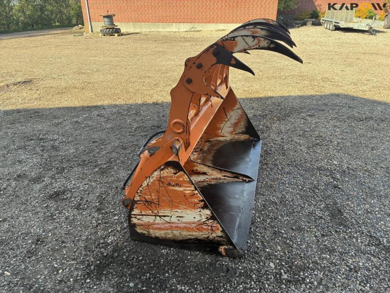 Hauer SGS 2000 SWE-Euro bucket with attachment 3