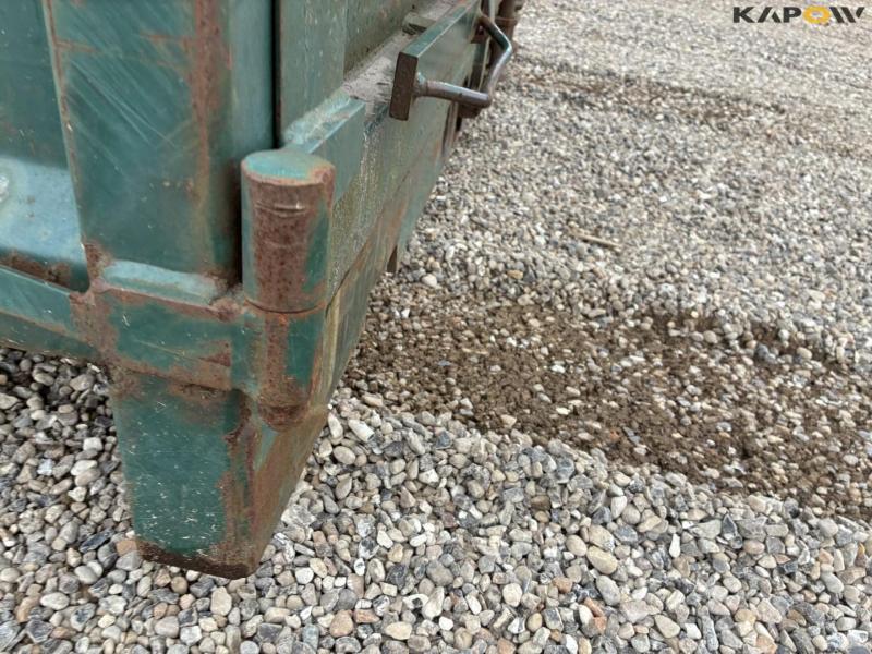 HCF volume container for hook and wire 25