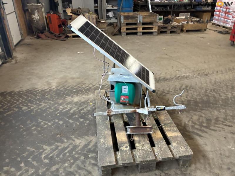 Fence device with solar cells 2