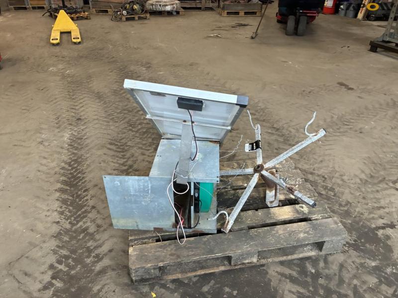 Fence device with solar cells 3