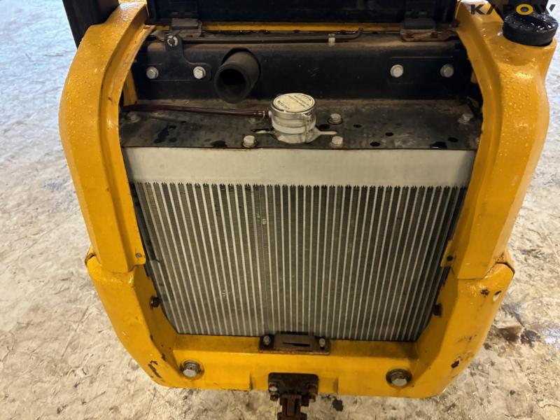 Heracles H180 skid steer loader 28