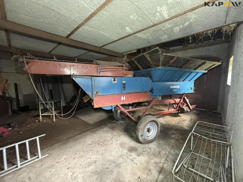 Herborg beet cleaner with elevator 2