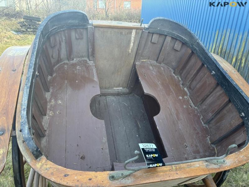 Horse-drawn carriage jumper 7