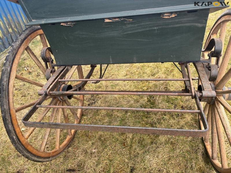 Horse-drawn carriage jumper 12