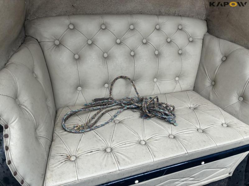 Horse-drawn carriage for two horses 13