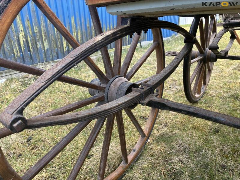 Horse-drawn carriage 15