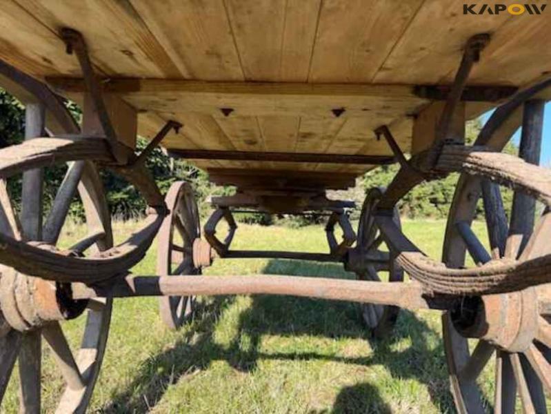 Horse-drawn carriage 9