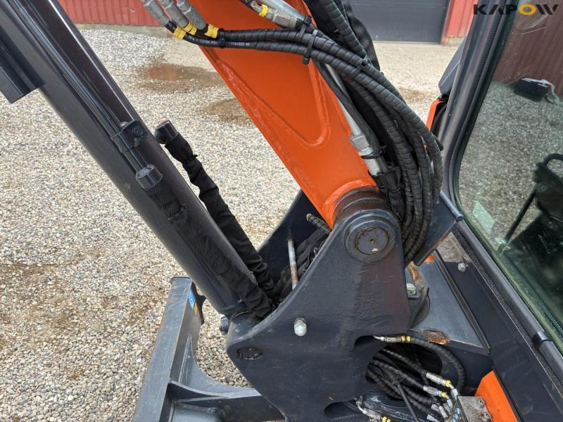 Hitachi ZX26U-6 CR Mini Excavator 24