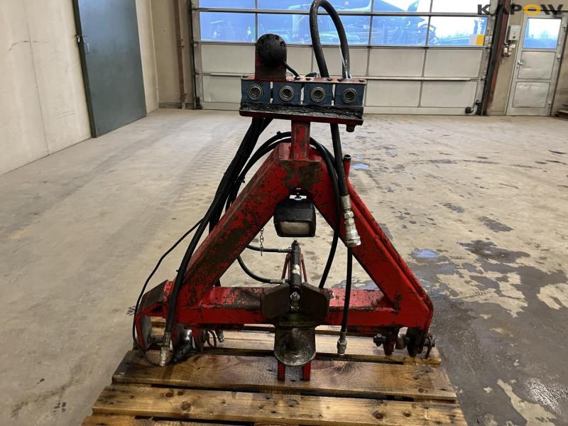 Hitch with three-point suspension 2