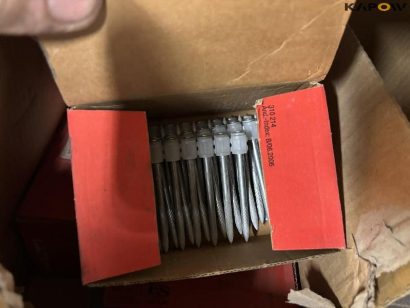 Auxiliary materials 28