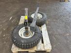 Wheels with hub and support legs 2