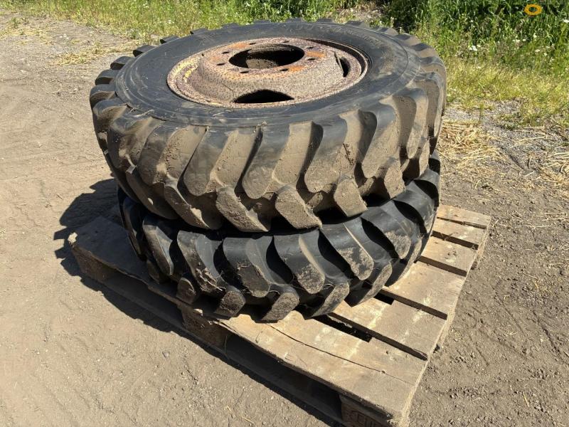 Wheel with unused tire 1