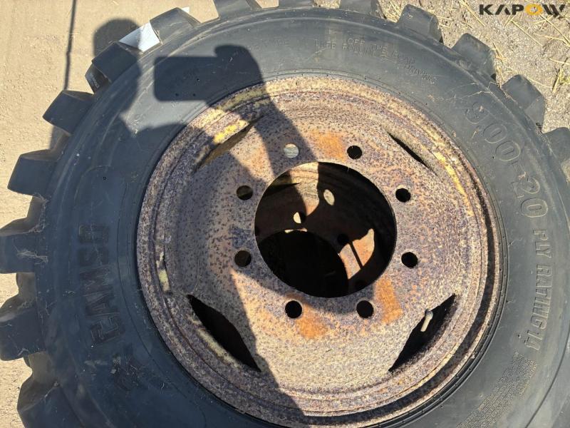 Wheel with unused tire 12
