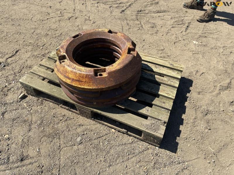 Wheel weights used on the Valmet - 4 pcs. 3