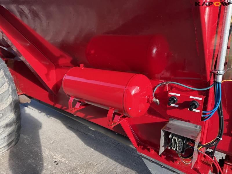 HM 12/16 auger carriage 25